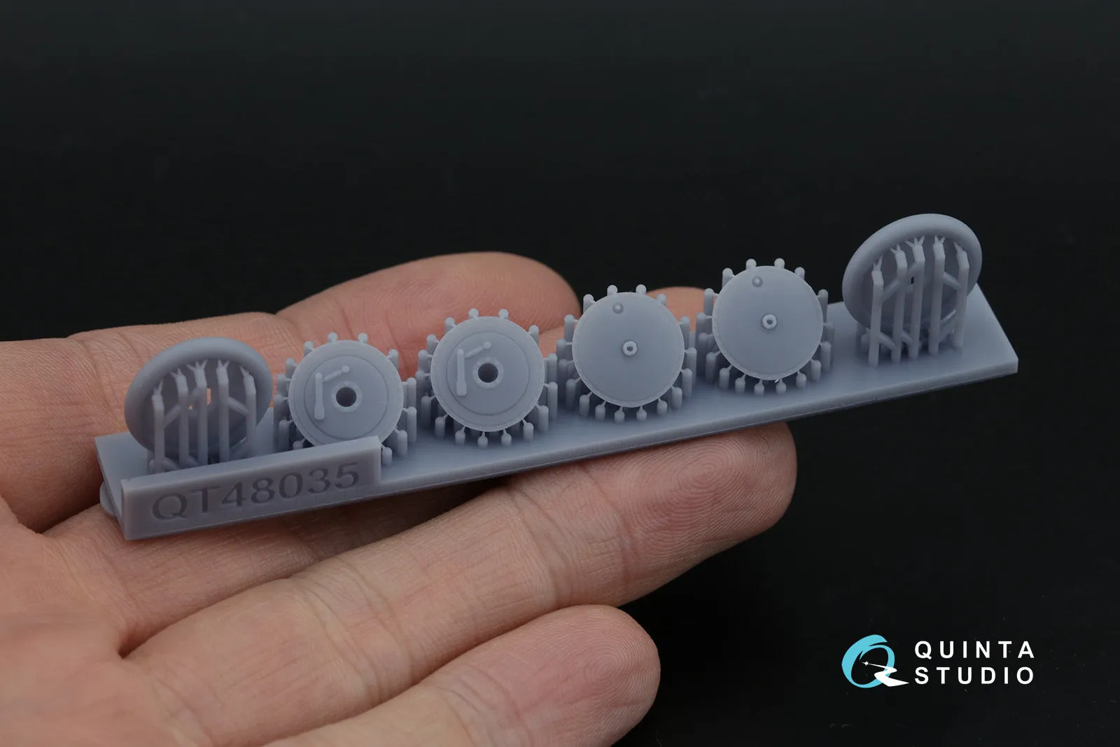1/48 Quinta Studio I-16 Wheels (early type) with separate hubs and weighted tires (all kits) QT 48035