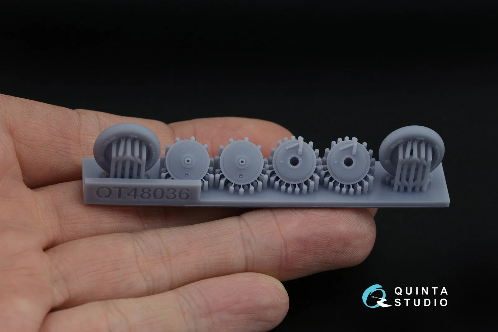 1/48 Quinta Studio I-16 Wheels (early type) with separate hubs and weighted tires (all kits) QT 48036