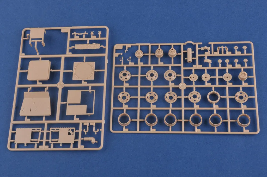 Hobby Boss Military 1/35 M911 C-HET w/m747 Heavy Equipment Semi-Trailer Kit