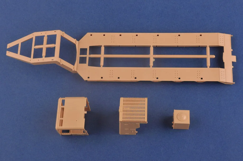 Hobby Boss Military 1/35 M911 C-HET w/m747 Heavy Equipment Semi-Trailer Kit