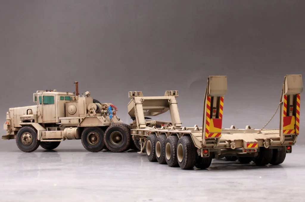 Hobby Boss Military 1/35 M911 C-HET w/m747 Heavy Equipment Semi-Trailer Kit