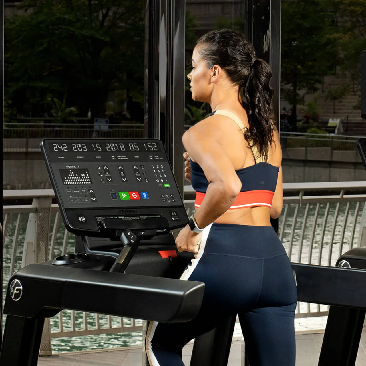 LifeFitness Club Series  Treadmill