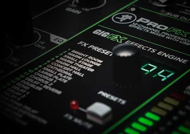 Mackie Pro FX10 v3 Professional Effects Mixer with USB  PROFX10V3