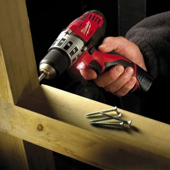 Milwaukee Cordless Drill Machine 10mm Keyless Chuck 12v   2 Batteries C12DD