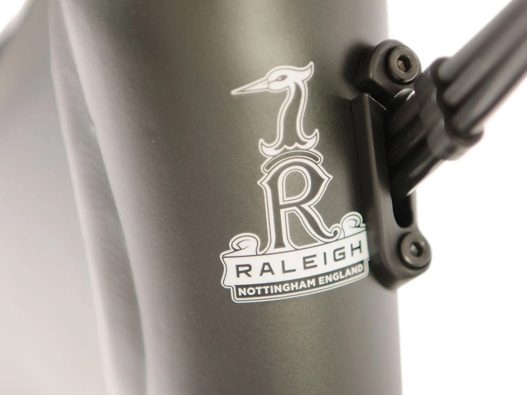 Raleigh Motus Tour Electric City Bike Black