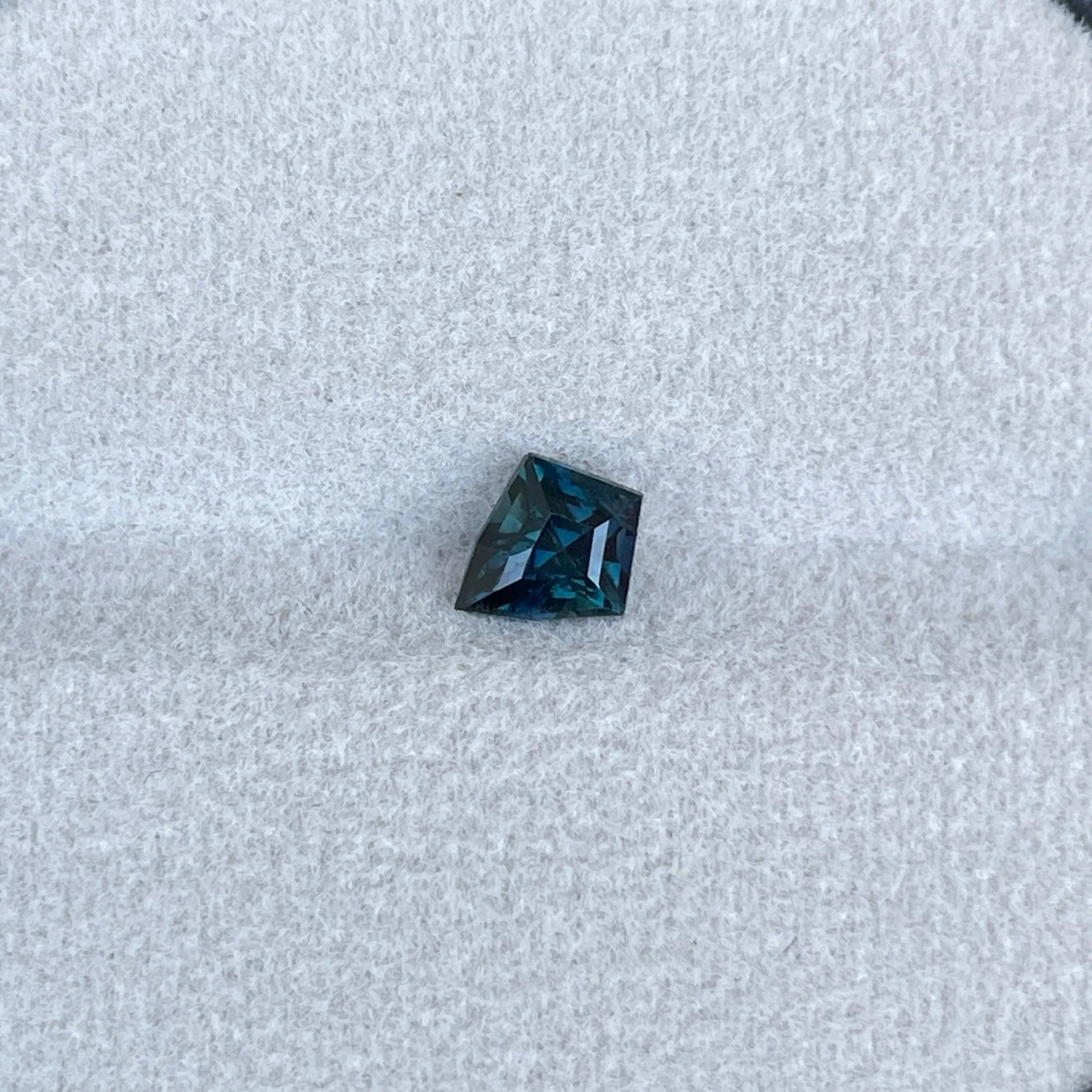 Teal Sapphire 0.82 Ct